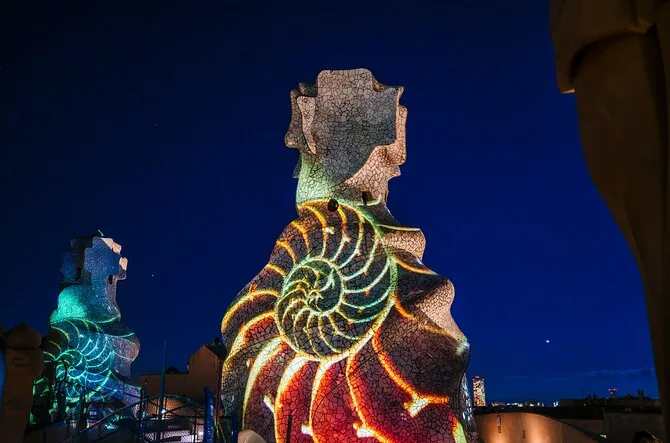La Pedrera Night Experience mit Dachshow